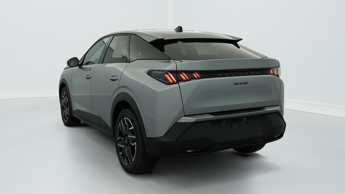 PEUGEOT 3008  HYBRID 136 E-DCS6 ALLURE