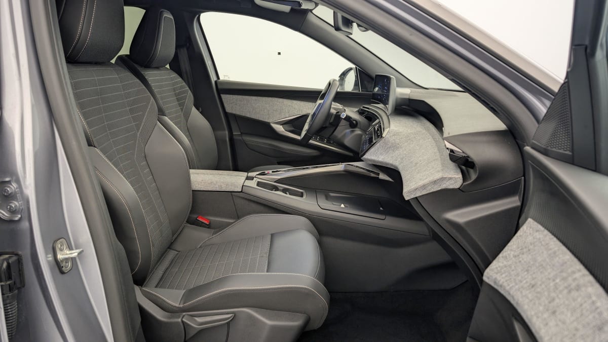 PEUGEOT 3008  HYBRID 136 E-DCS6 ALLURE