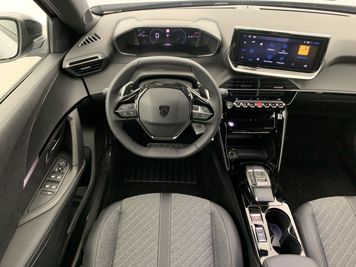 PEUGEOT 2008 Hybrid 145 e-DCS6 Allure