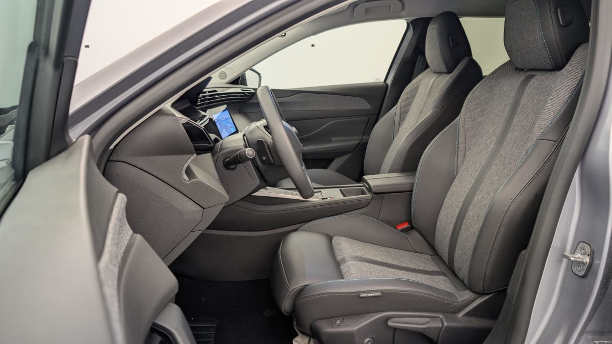 PEUGEOT 408 Hybrid 136 e-DCS6 Allure
