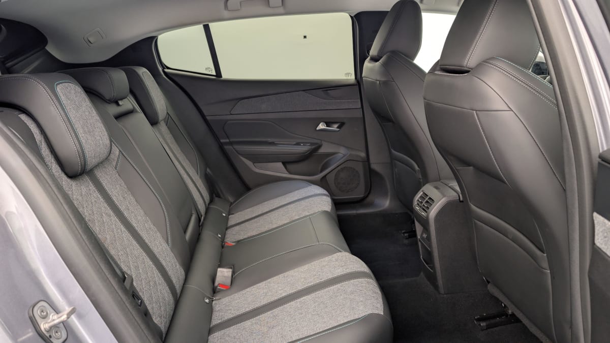 PEUGEOT 408 Hybrid 136 e-DCS6 Allure