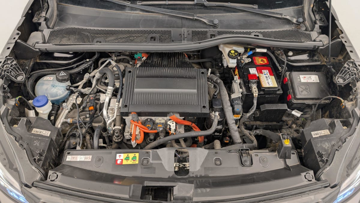 PEUGEOT 2008 ELECTRIQUE 136 ch GT