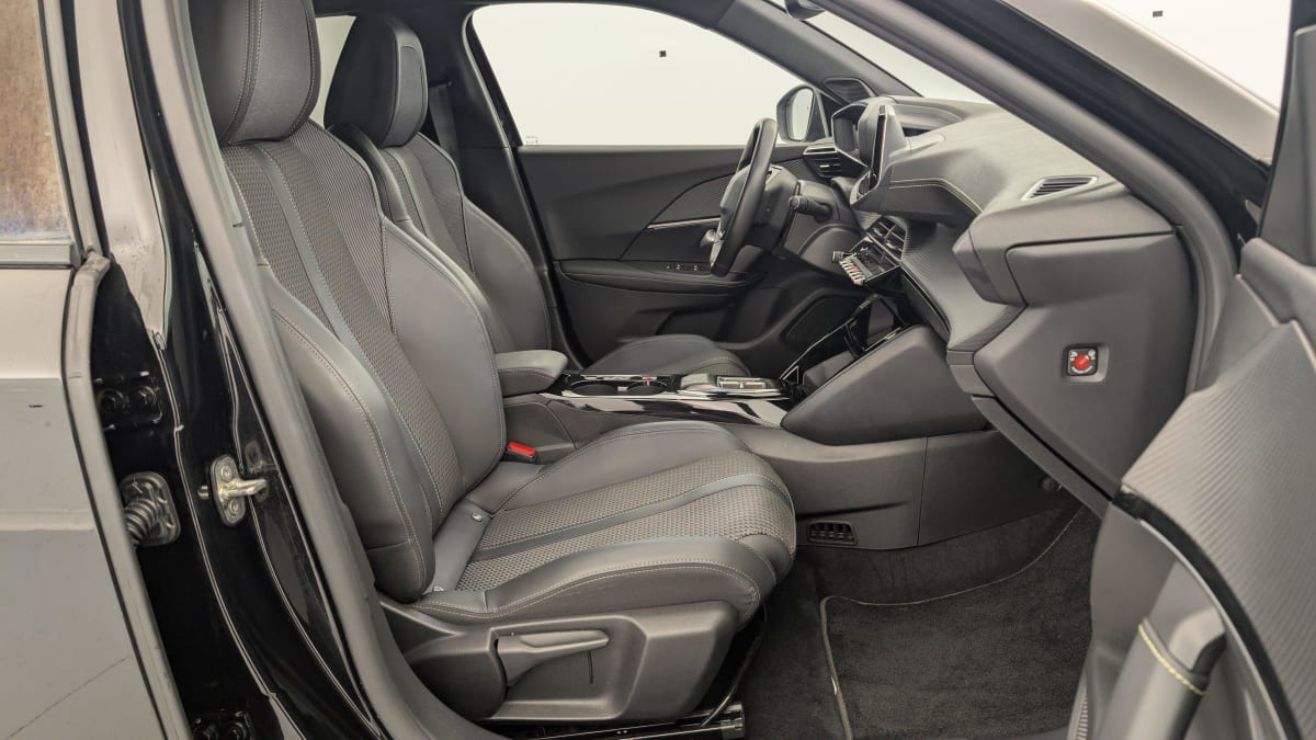 PEUGEOT 2008 ELECTRIQUE 136 ch GT