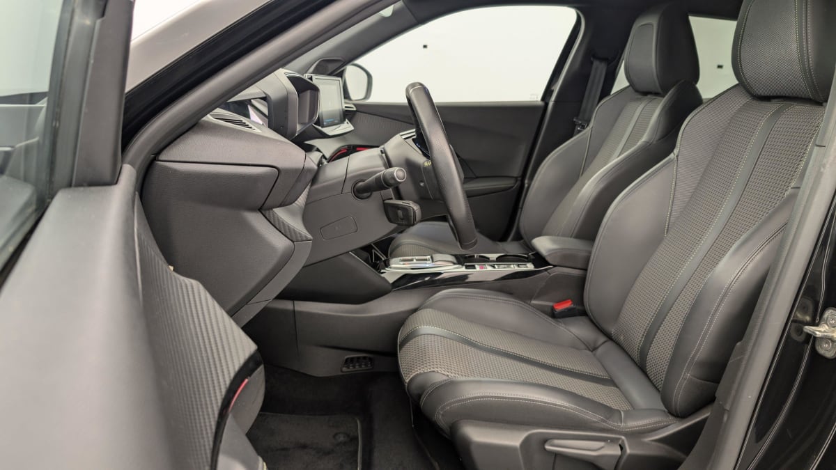 PEUGEOT 2008 ELECTRIQUE 136 ch GT