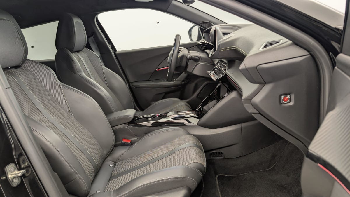 PEUGEOT 2008 ELECTRIQUE 136 ch GT