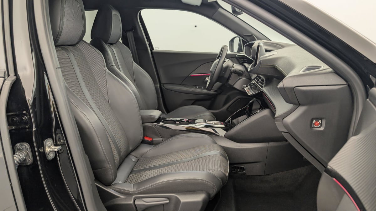 PEUGEOT 2008 ELECTRIQUE 136 ch GT