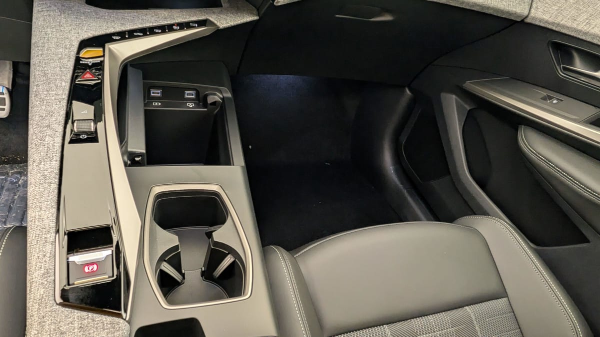 PEUGEOT 3008 Hybrid 145 e-DCS6 GT