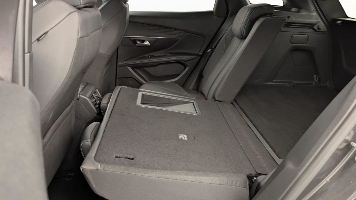 PEUGEOT 3008 PureTech 130ch BVM6 Allure Pack + Hayon motorisé + Pack Drive Assist