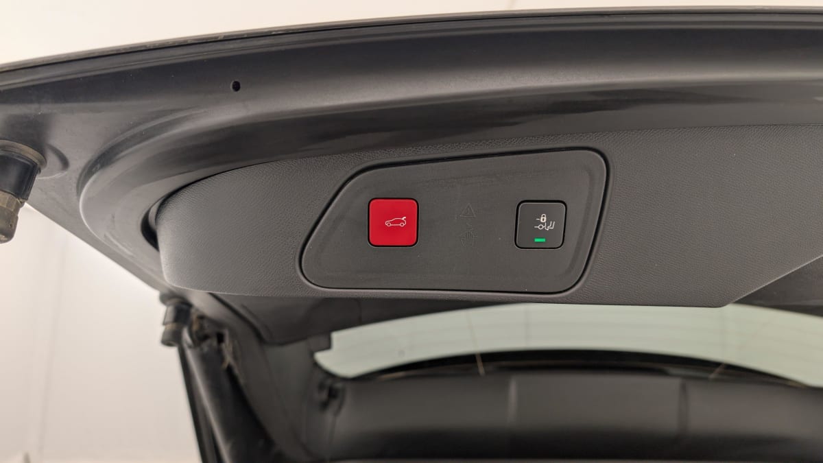 PEUGEOT 3008 PureTech 130ch BVM6 Allure Pack + Hayon motorisé + Pack Drive Assist