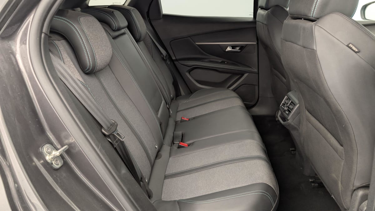PEUGEOT 3008 PureTech 130ch BVM6 Allure Pack + Hayon motorisé + Pack Drive Assist