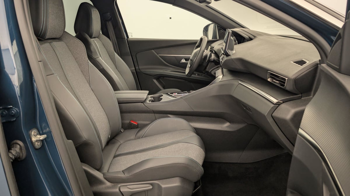 PEUGEOT 3008 Hybrid 136 e-DCS6 Allure Pack