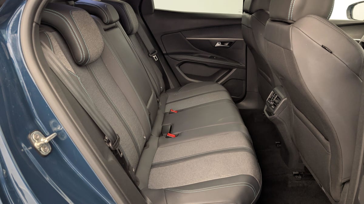 PEUGEOT 3008 Hybrid 136 e-DCS6 Allure Pack