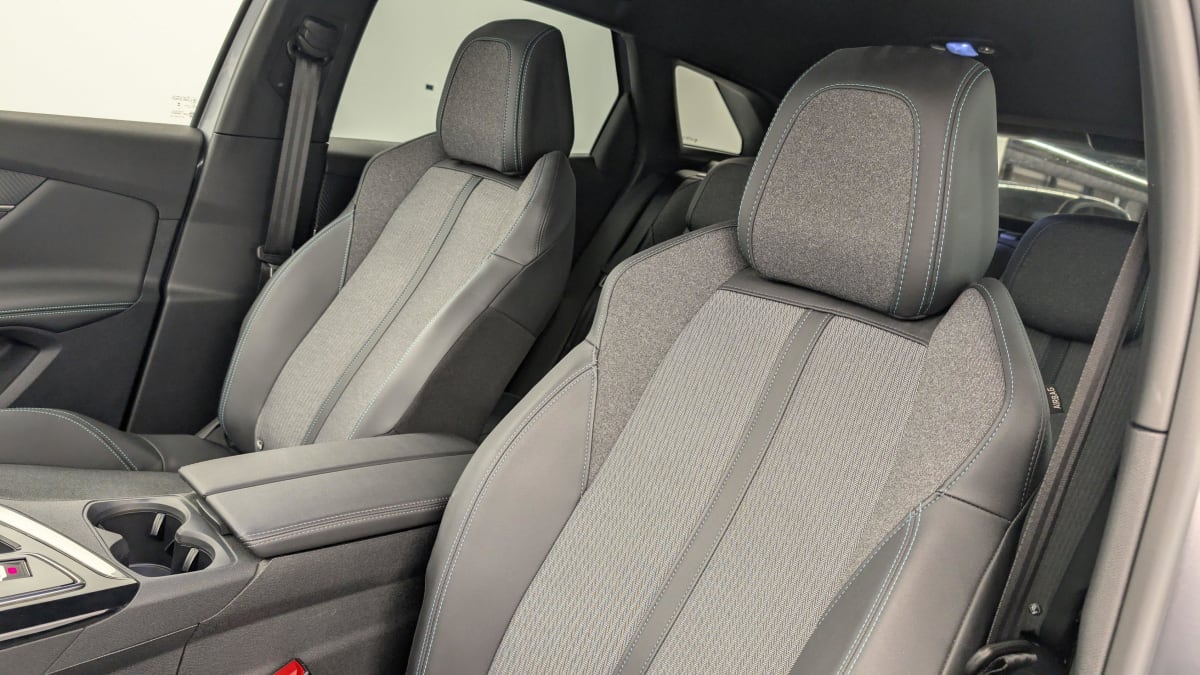 PEUGEOT 3008 Hybrid 136 e-DCS6 Allure Pack