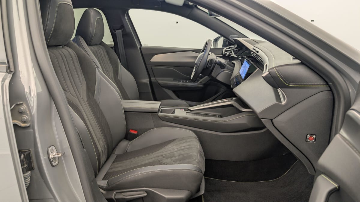 PEUGEOT 408 PHEV 180 e-EAT8 GT