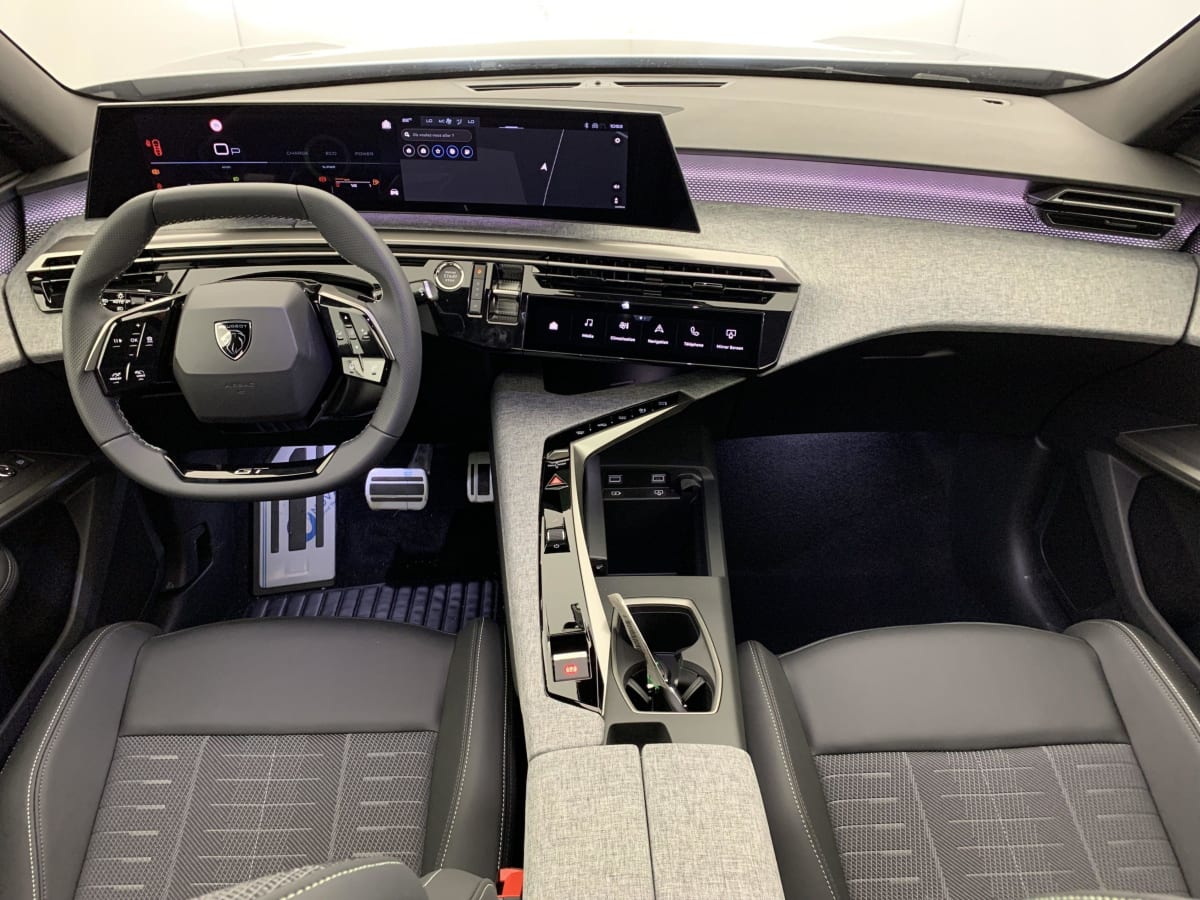 PEUGEOT 3008 Hybrid 145 e-DCS6 GT