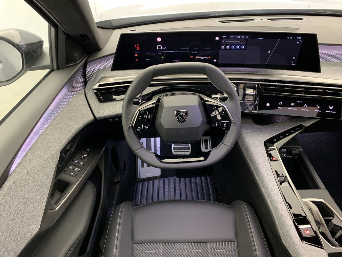 PEUGEOT 3008 Hybrid 145 e-DCS6 GT
