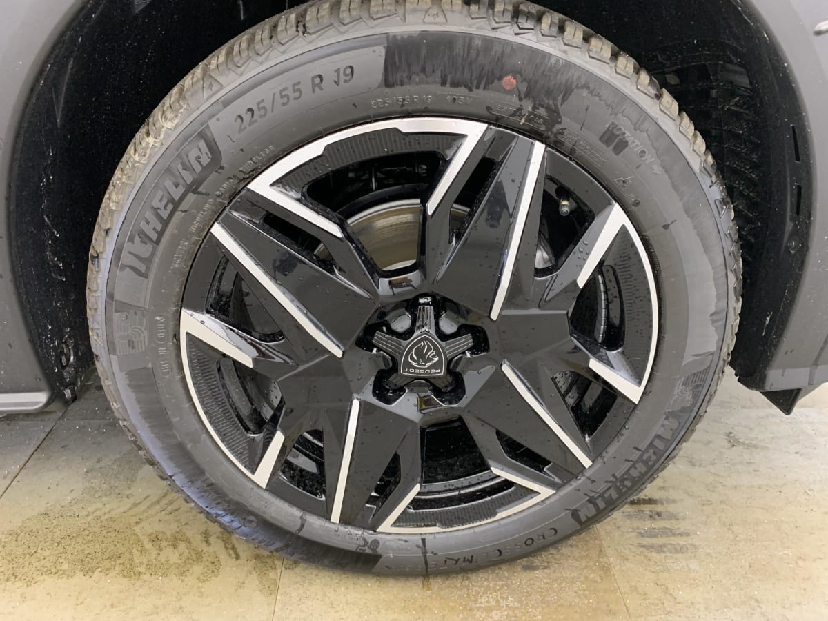 PEUGEOT 3008 Hybrid 145 e-DCS6 GT
