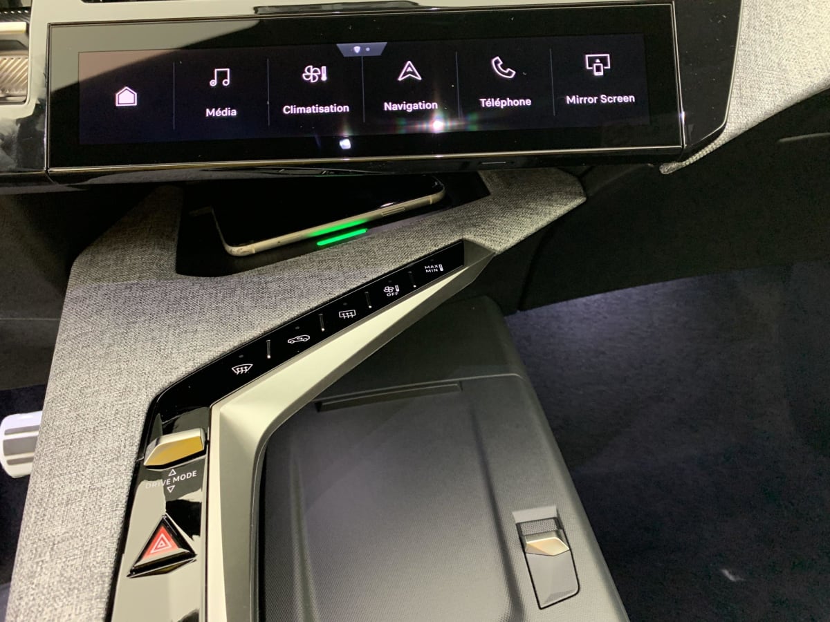 PEUGEOT 3008 Hybrid 145 e-DCS6 GT