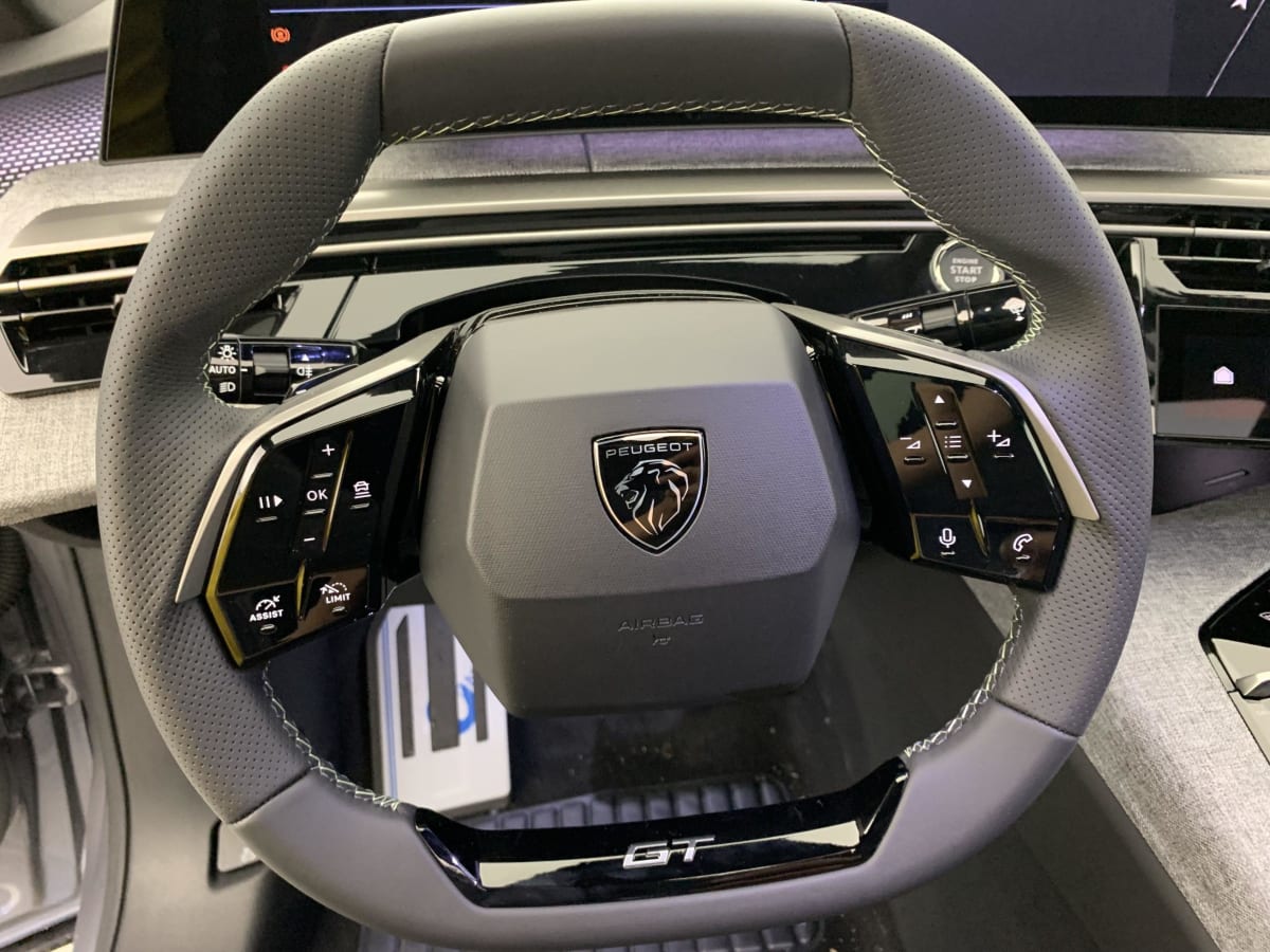 PEUGEOT 3008 Hybrid 145 e-DCS6 GT