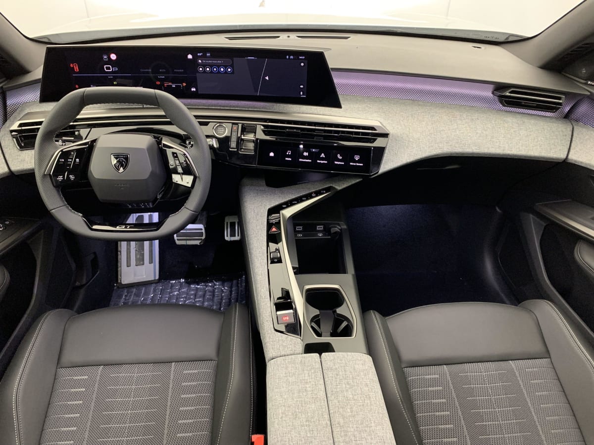 PEUGEOT 3008 Hybrid 145 e-DCS6 GT