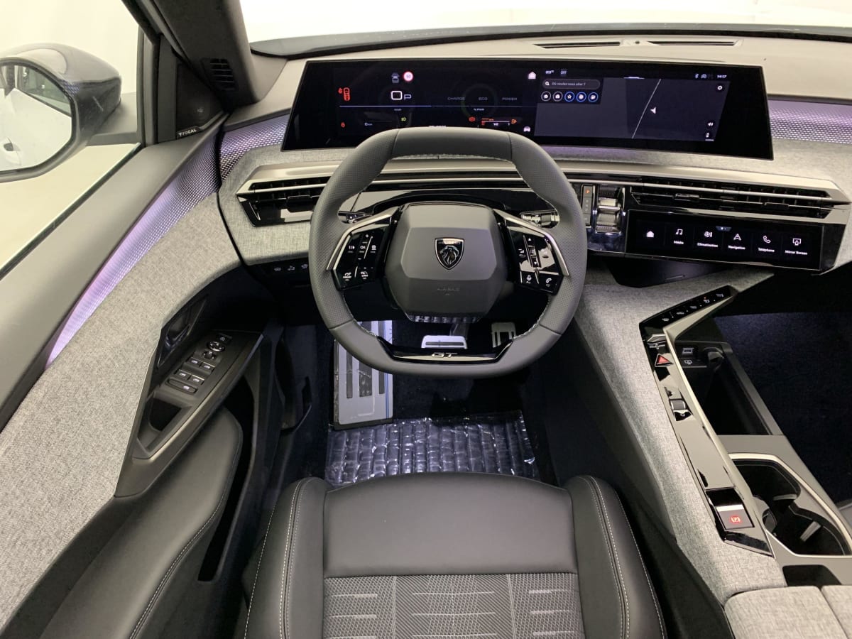 PEUGEOT 3008 Hybrid 145 e-DCS6 GT