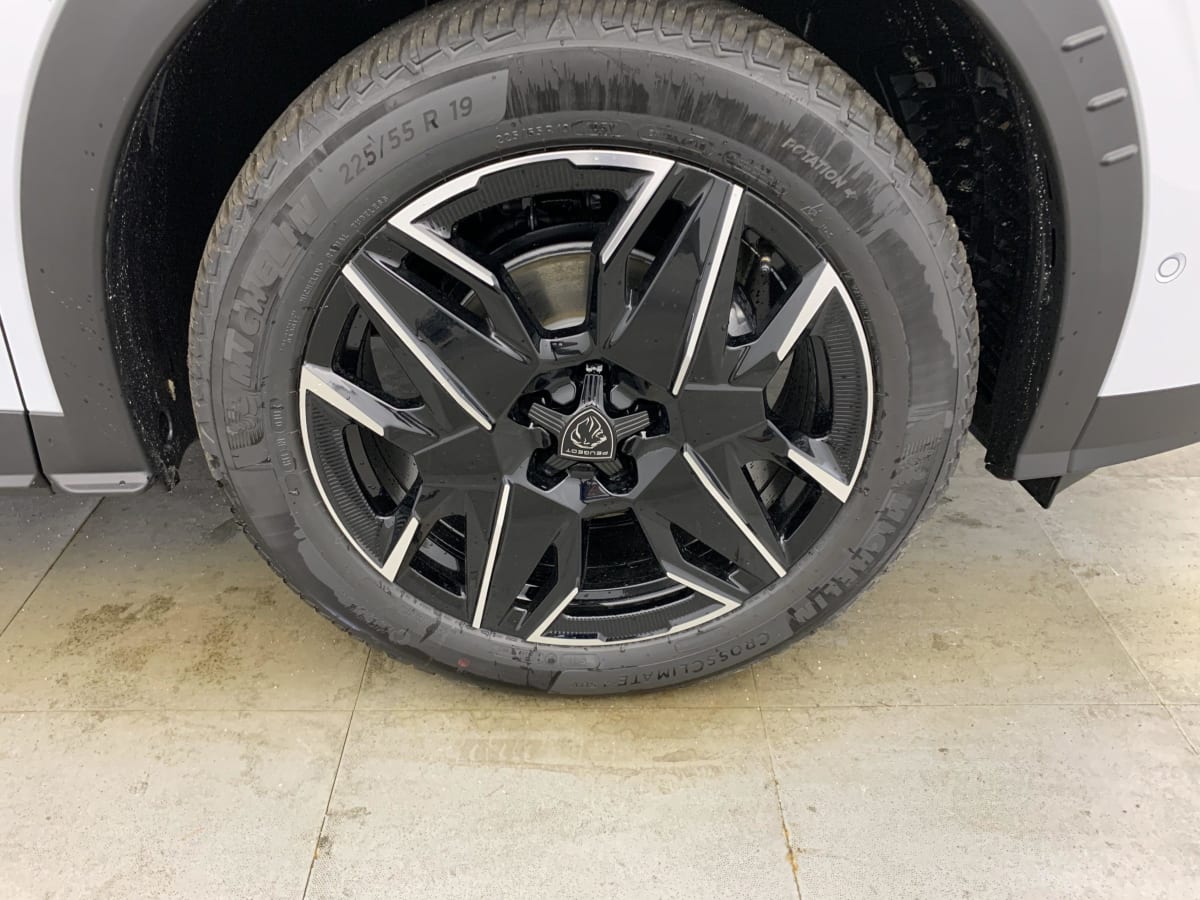 PEUGEOT 3008 Hybrid 145 e-DCS6 GT