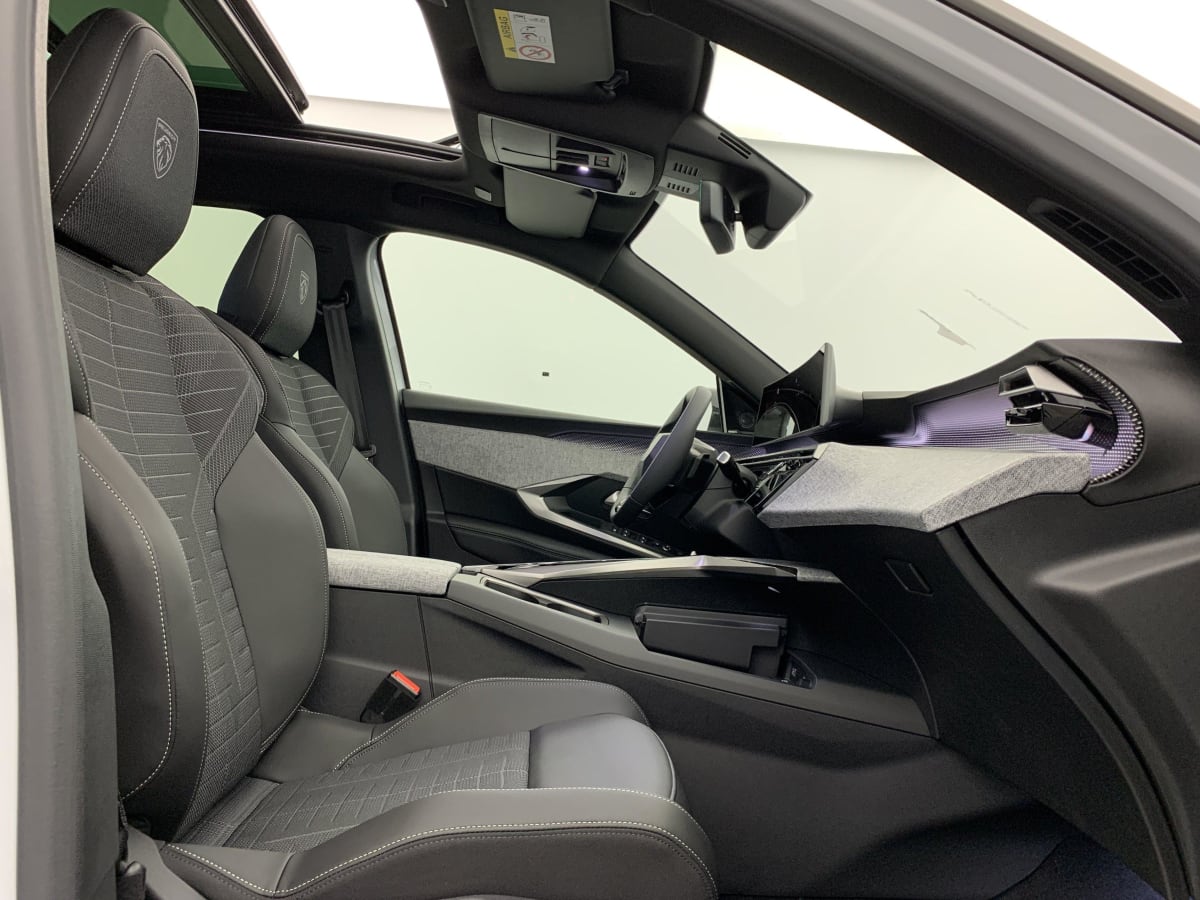 PEUGEOT 3008 Hybrid 145 e-DCS6 GT