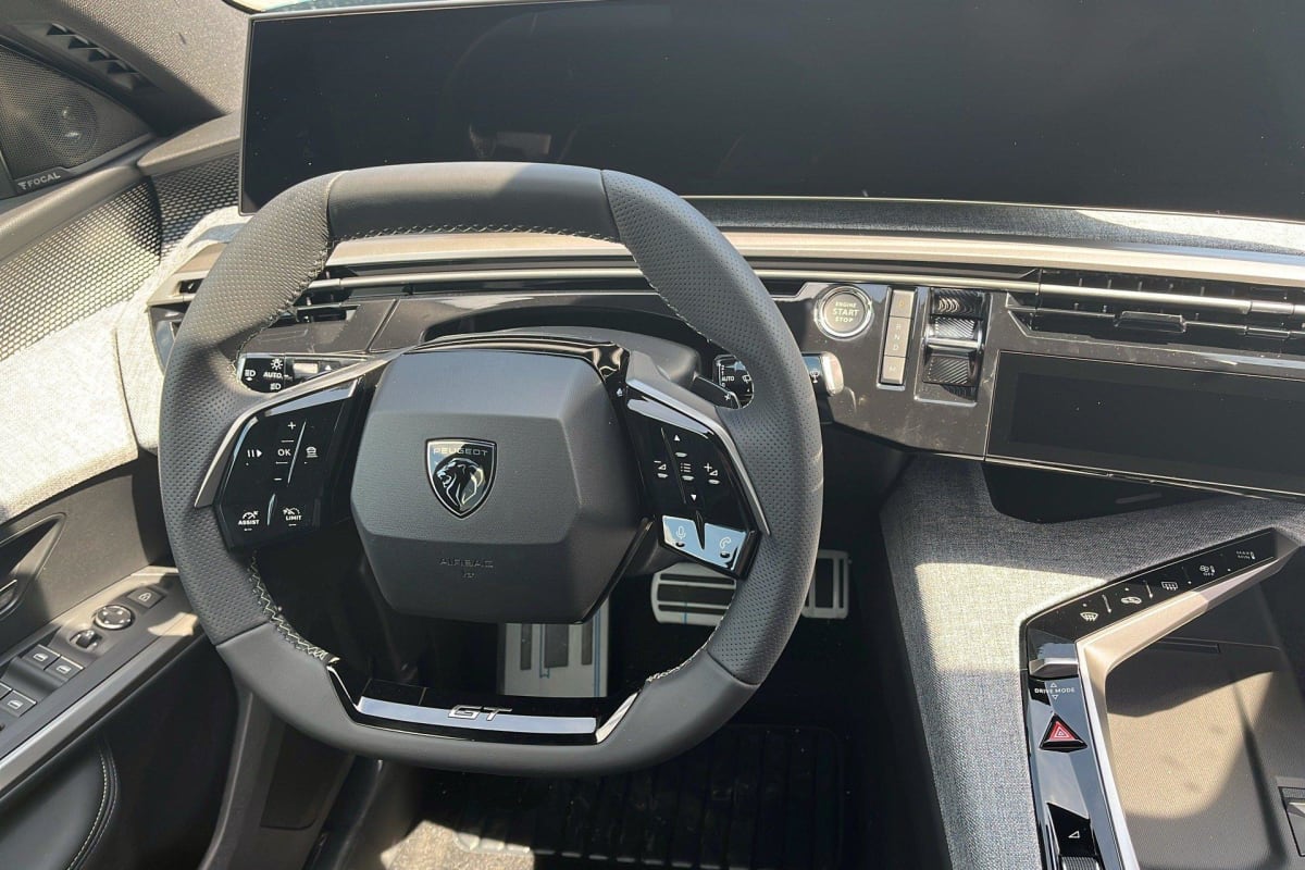 PEUGEOT 3008 Hybrid 145 e-DCS6 GT