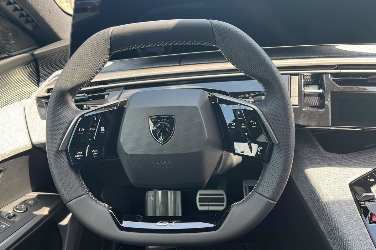 PEUGEOT 3008 Hybrid 145 e-DCS6 GT