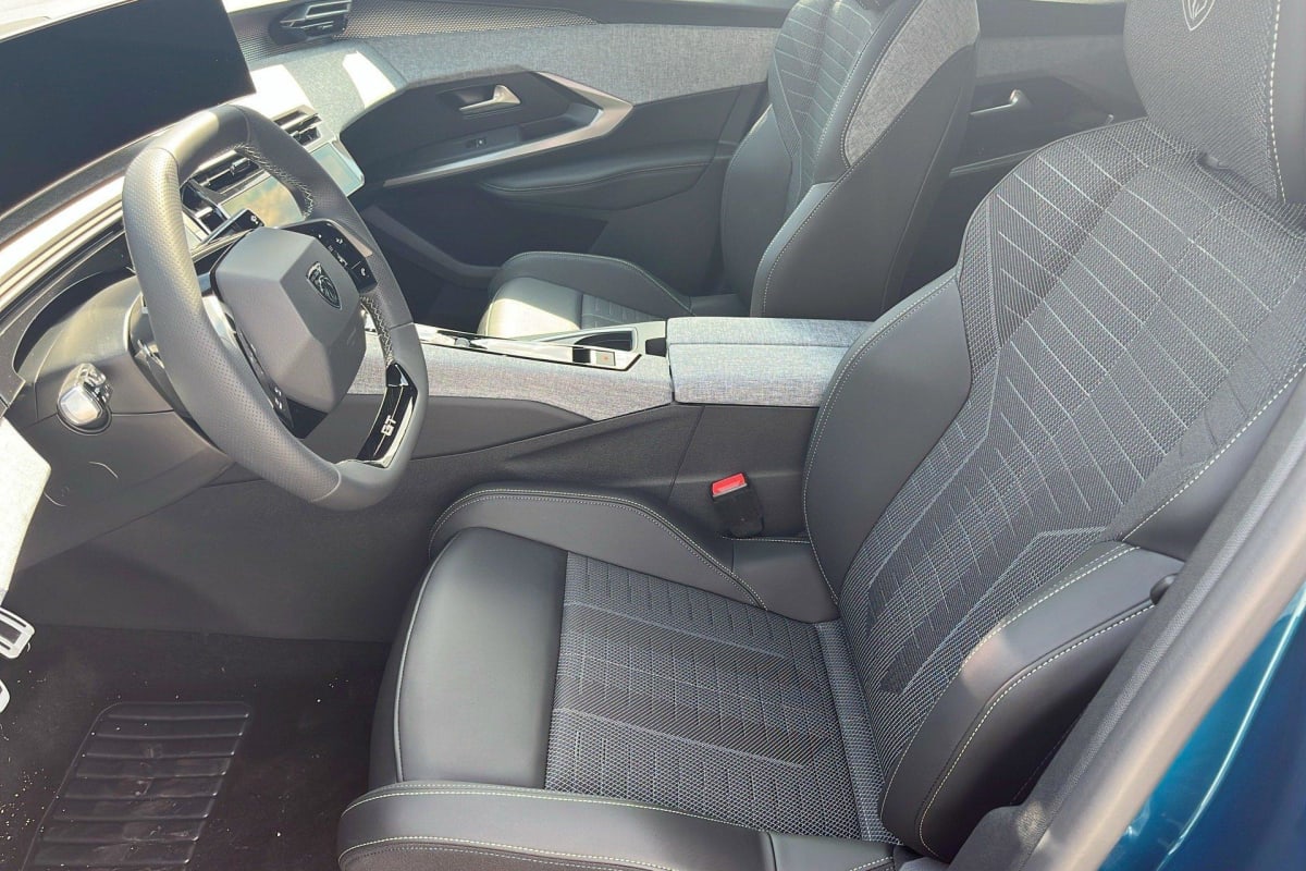 PEUGEOT 3008 Hybrid 145 e-DCS6 GT