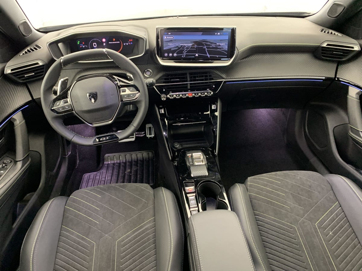 PEUGEOT 2008 Hybrid 145 e-DCS6 GT
