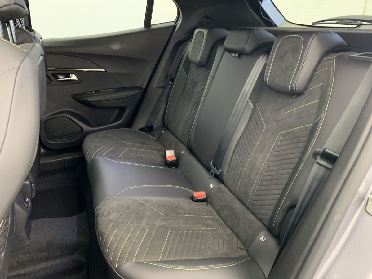 PEUGEOT 2008 Hybrid 145 e-DCS6 GT