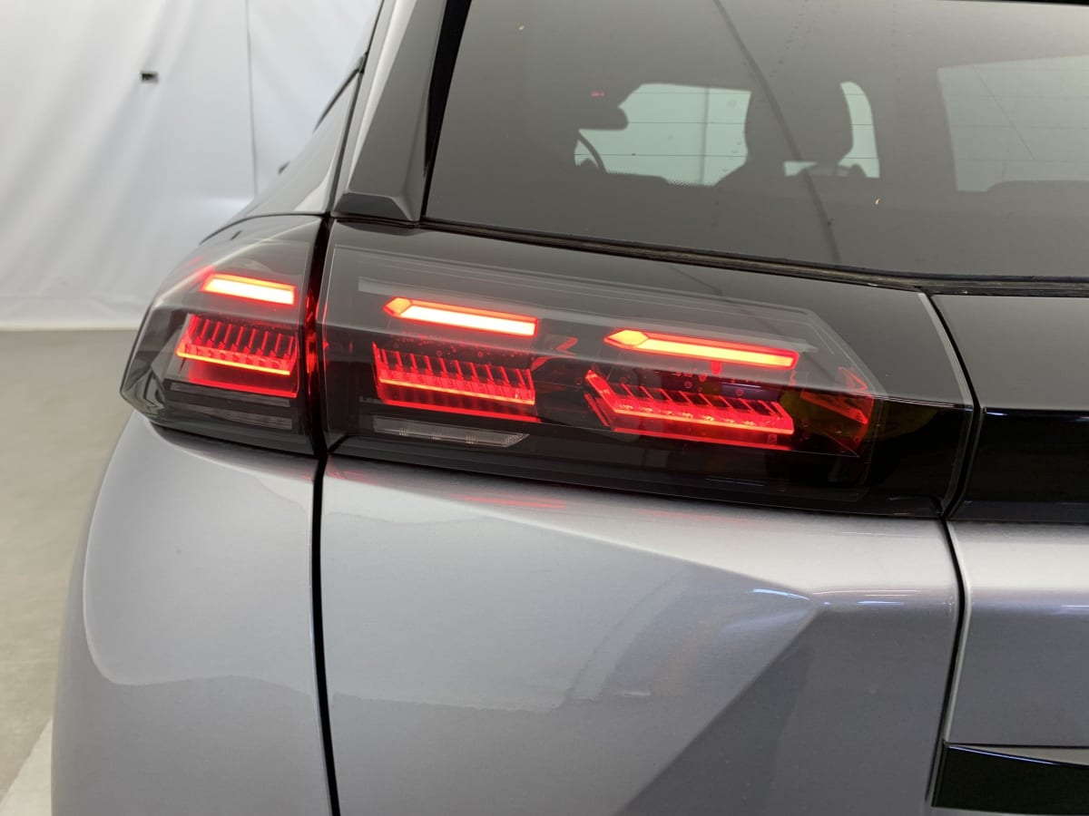PEUGEOT 2008 Hybrid 145 e-DCS6 GT