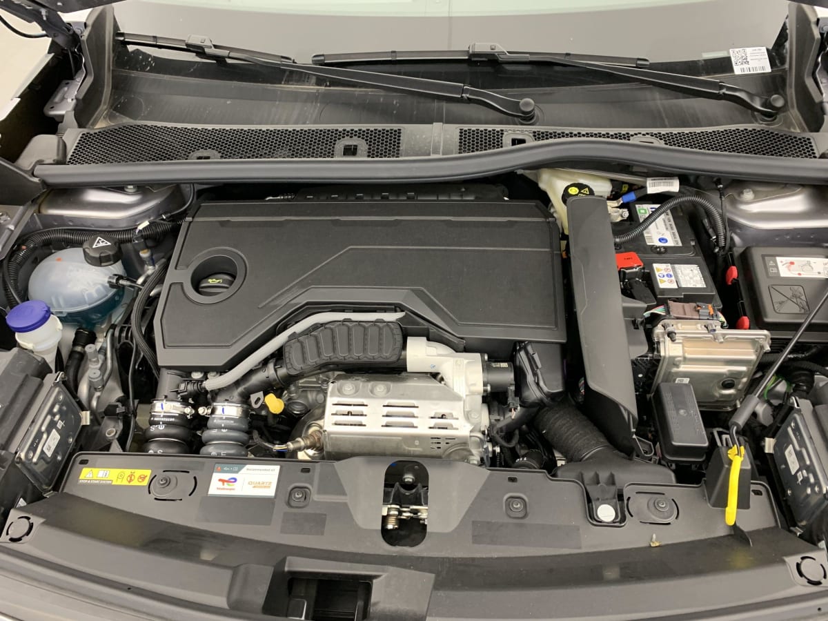 PEUGEOT 2008 Hybrid 145 e-DCS6 GT