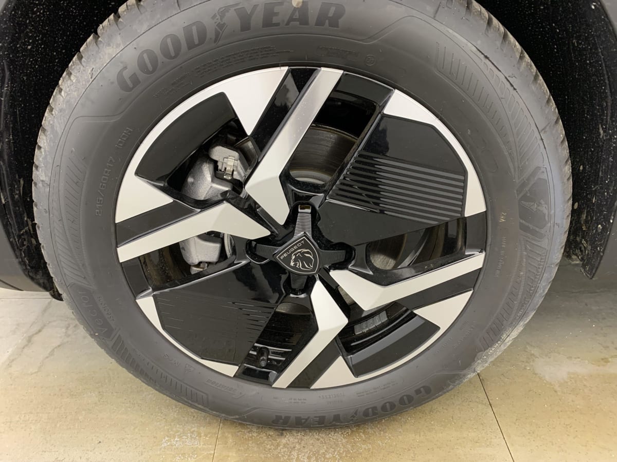 PEUGEOT 2008 Hybrid 145 e-DCS6 GT