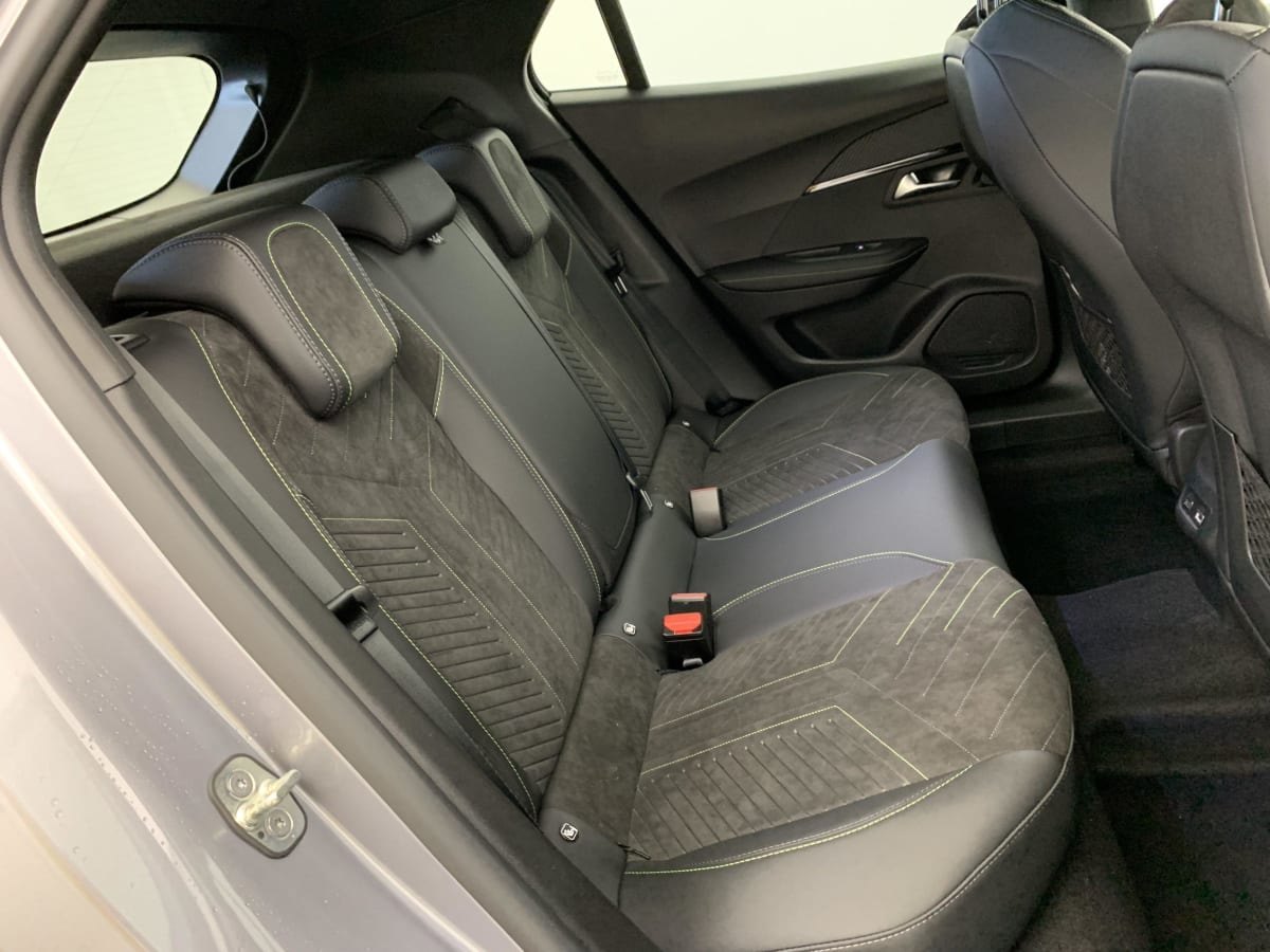 PEUGEOT 2008 Hybrid 145 e-DCS6 GT