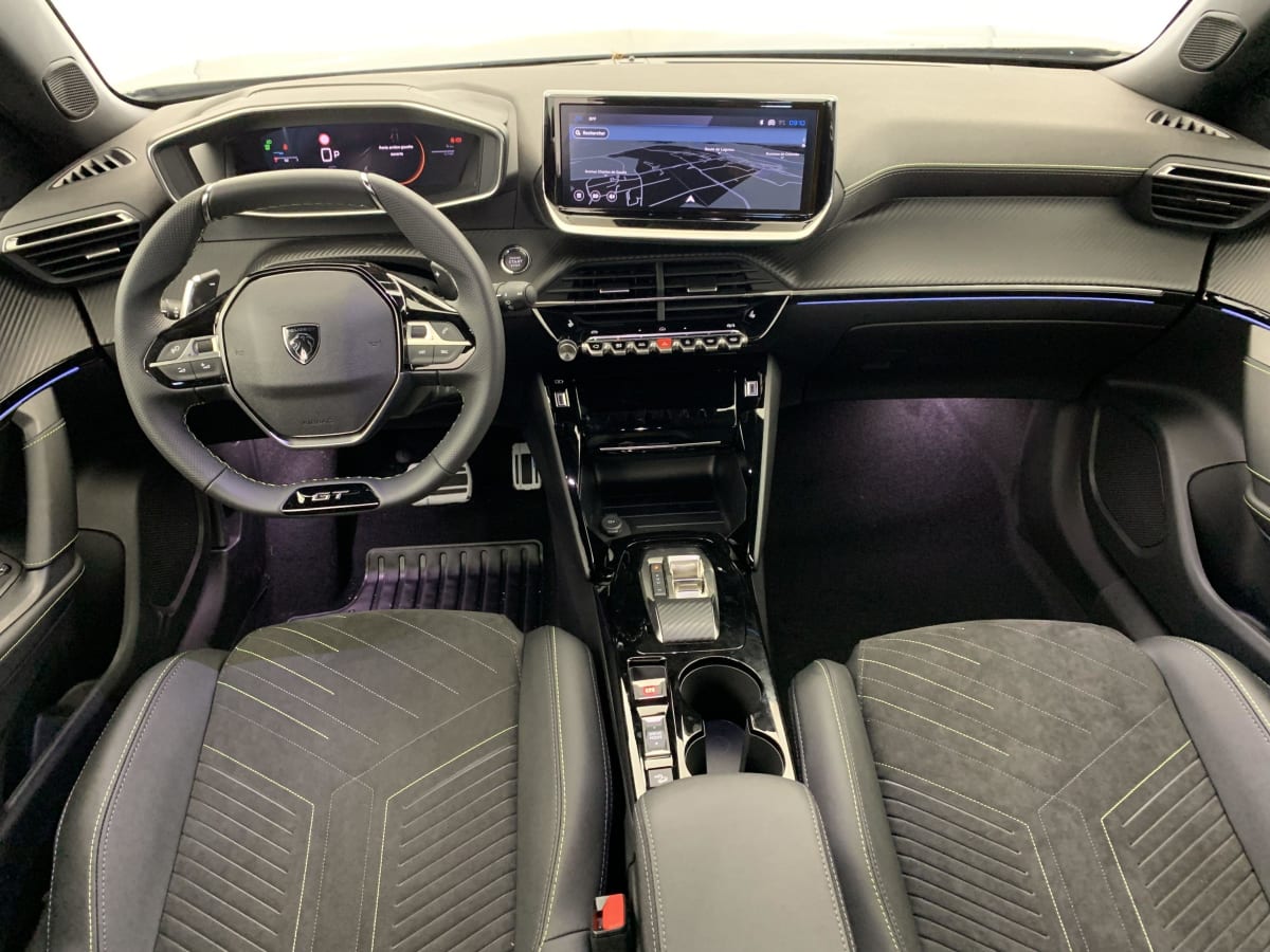 PEUGEOT 2008 Hybrid 145 e-DCS6 GT