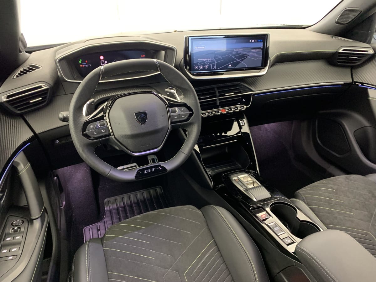 PEUGEOT 2008 Hybrid 145 e-DCS6 GT