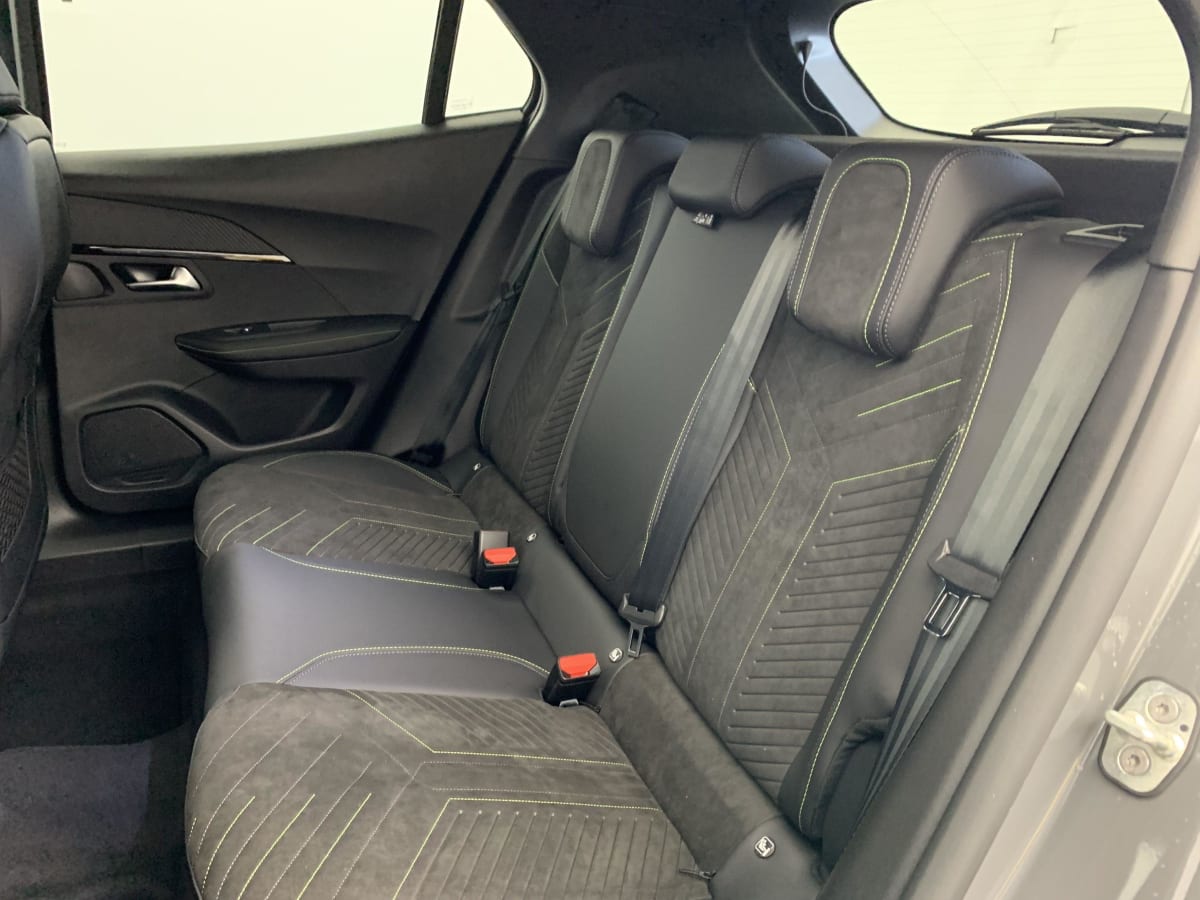 PEUGEOT 2008 Hybrid 145 e-DCS6 GT