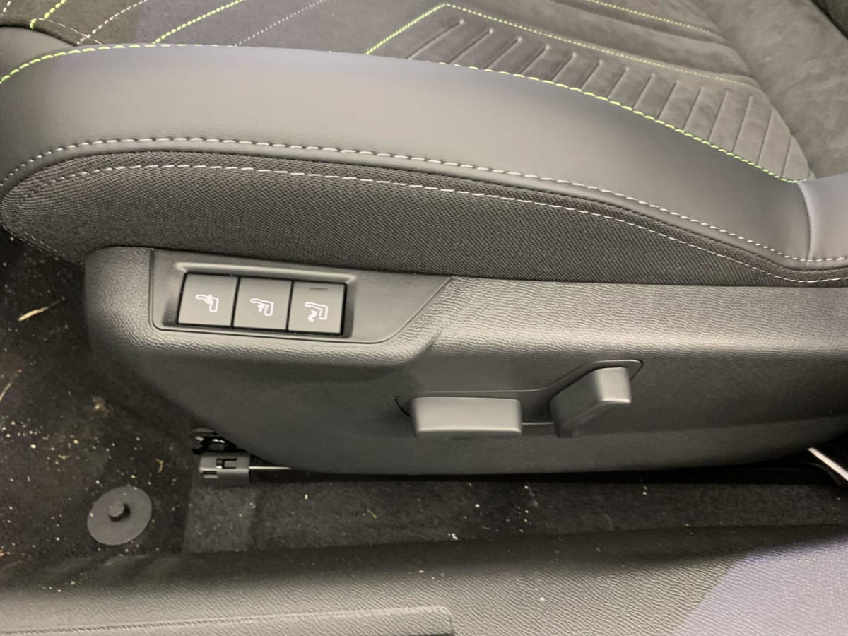 PEUGEOT 2008 Hybrid 145 e-DCS6 GT