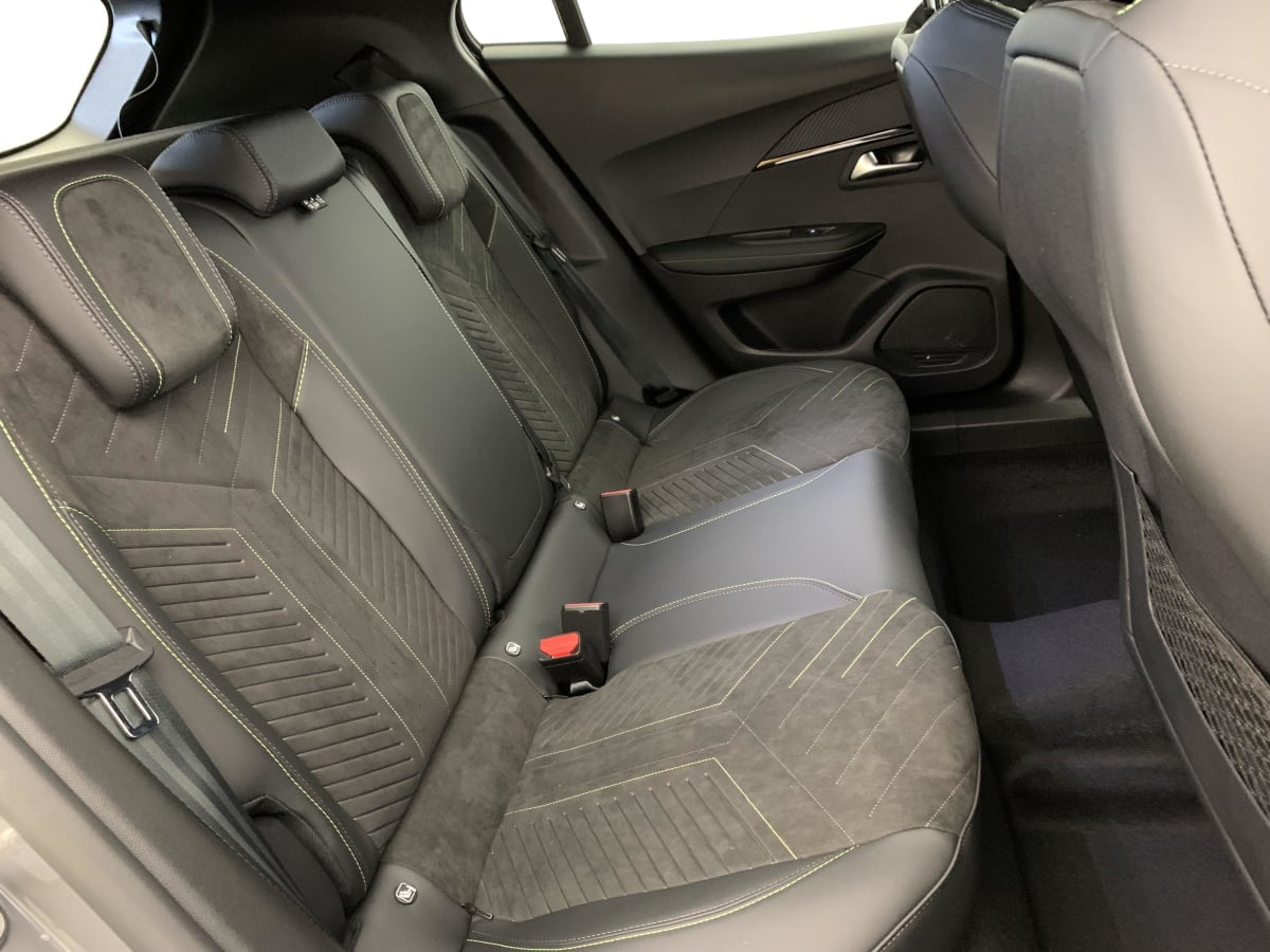 PEUGEOT 2008 Hybrid 145 e-DCS6 GT