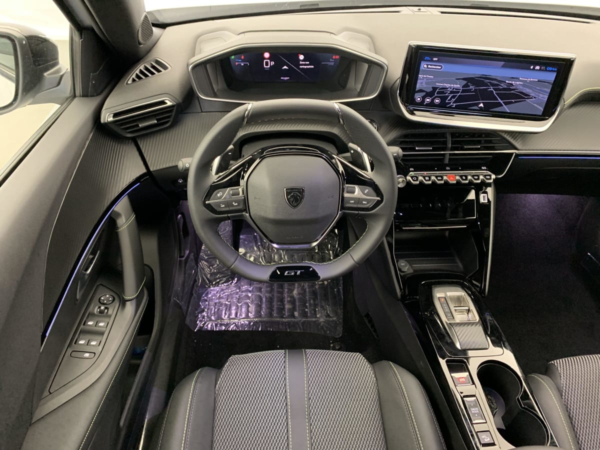 PEUGEOT 2008 Hybrid 145 e-DCS6 GT