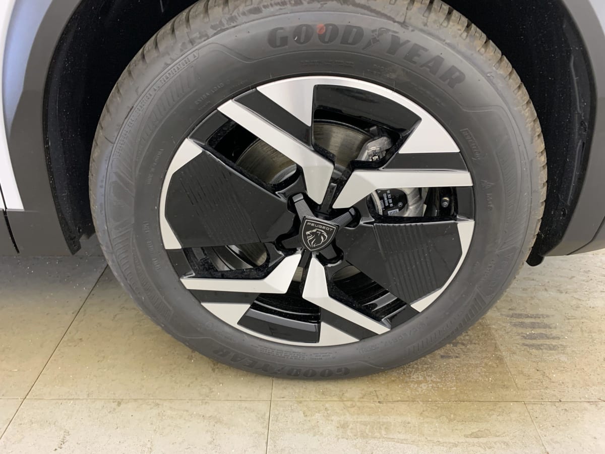 PEUGEOT 2008 Hybrid 145 e-DCS6 GT