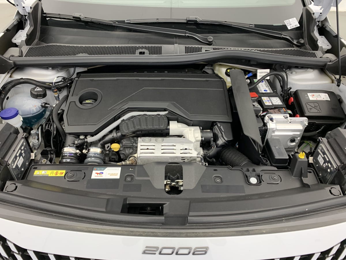 PEUGEOT 2008 Hybrid 145 e-DCS6 GT