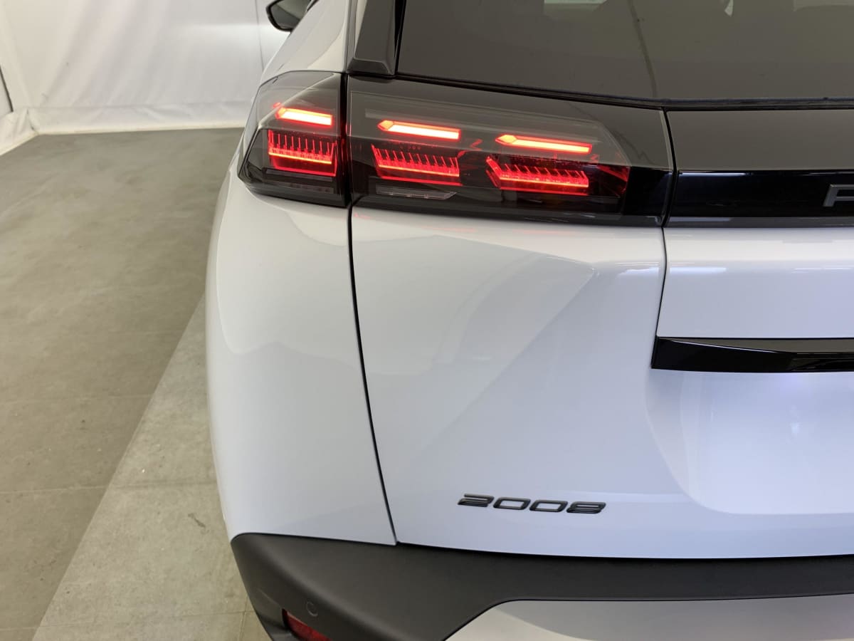 PEUGEOT 2008 Hybrid 145 e-DCS6 GT