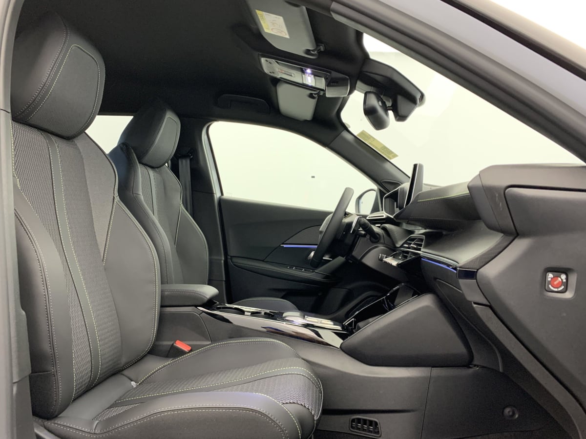 PEUGEOT 2008 Hybrid 145 e-DCS6 GT