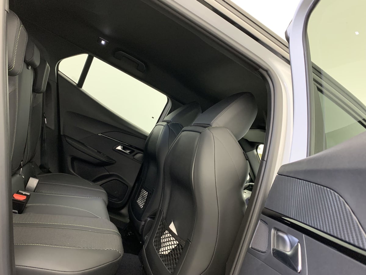 PEUGEOT 2008 Hybrid 145 e-DCS6 GT