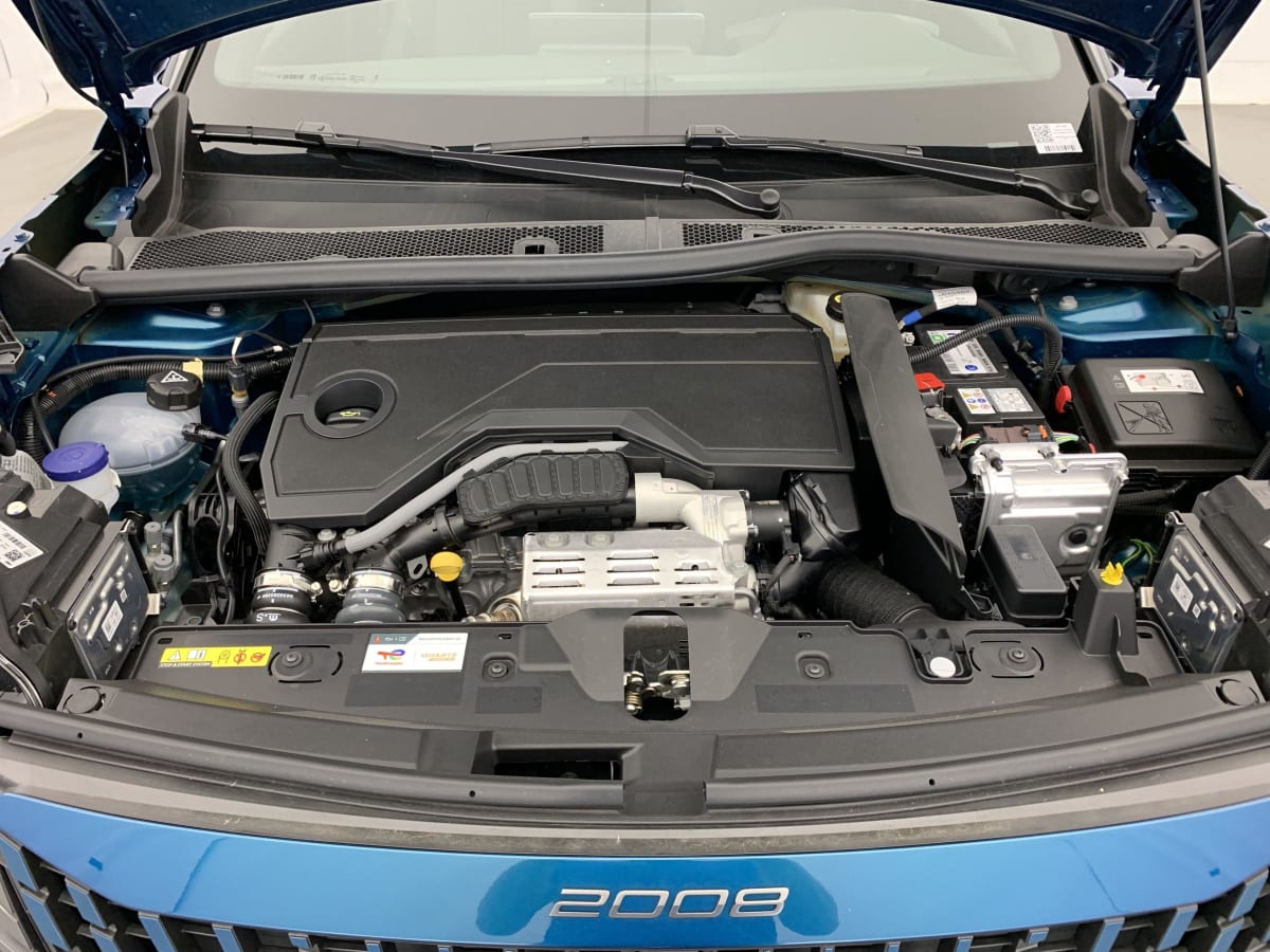 PEUGEOT 2008 Hybrid 145 e-DCS6 GT