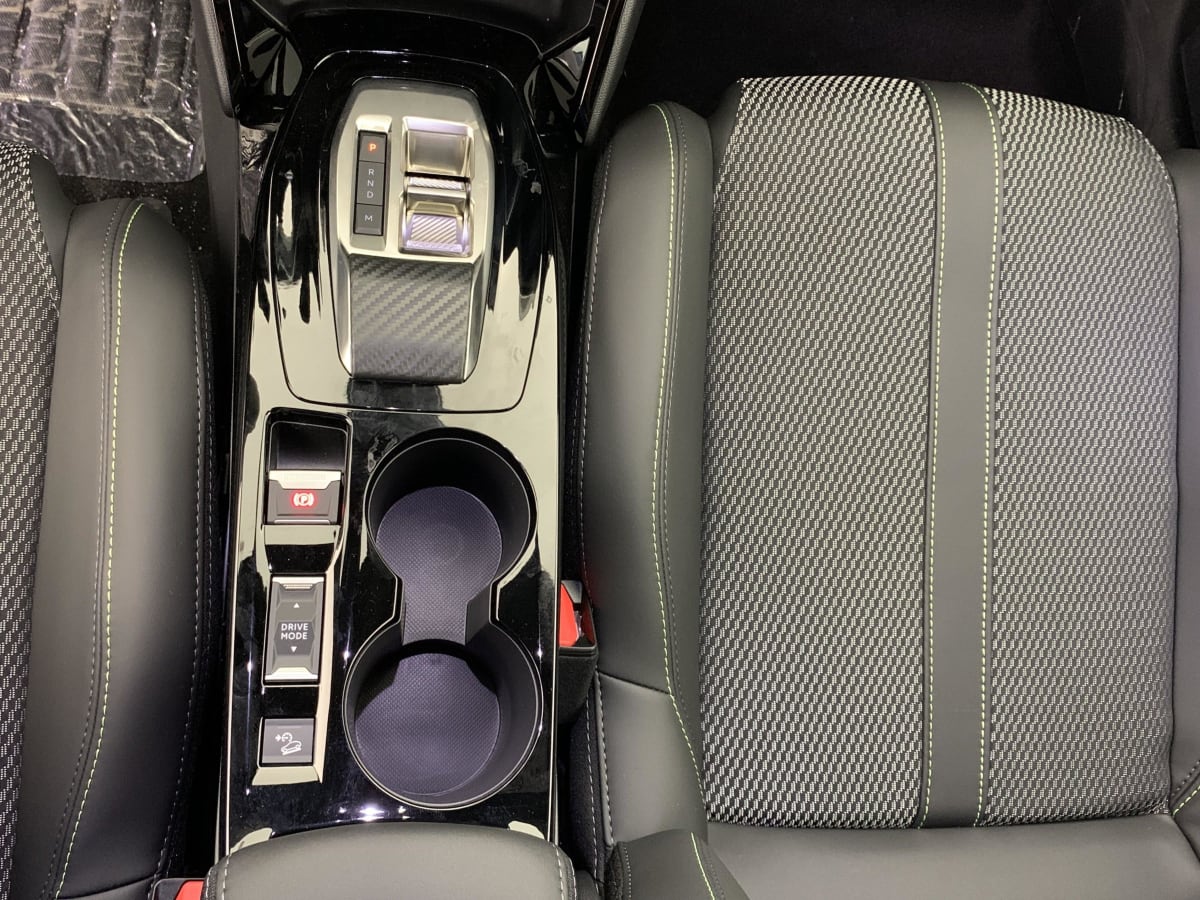 PEUGEOT 2008 Hybrid 145 e-DCS6 GT