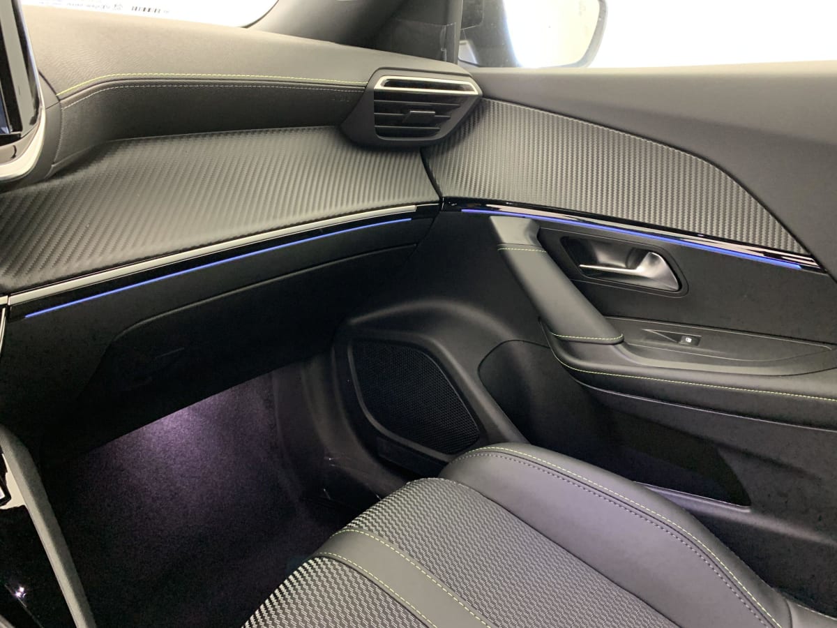 PEUGEOT 2008 Hybrid 145 e-DCS6 GT